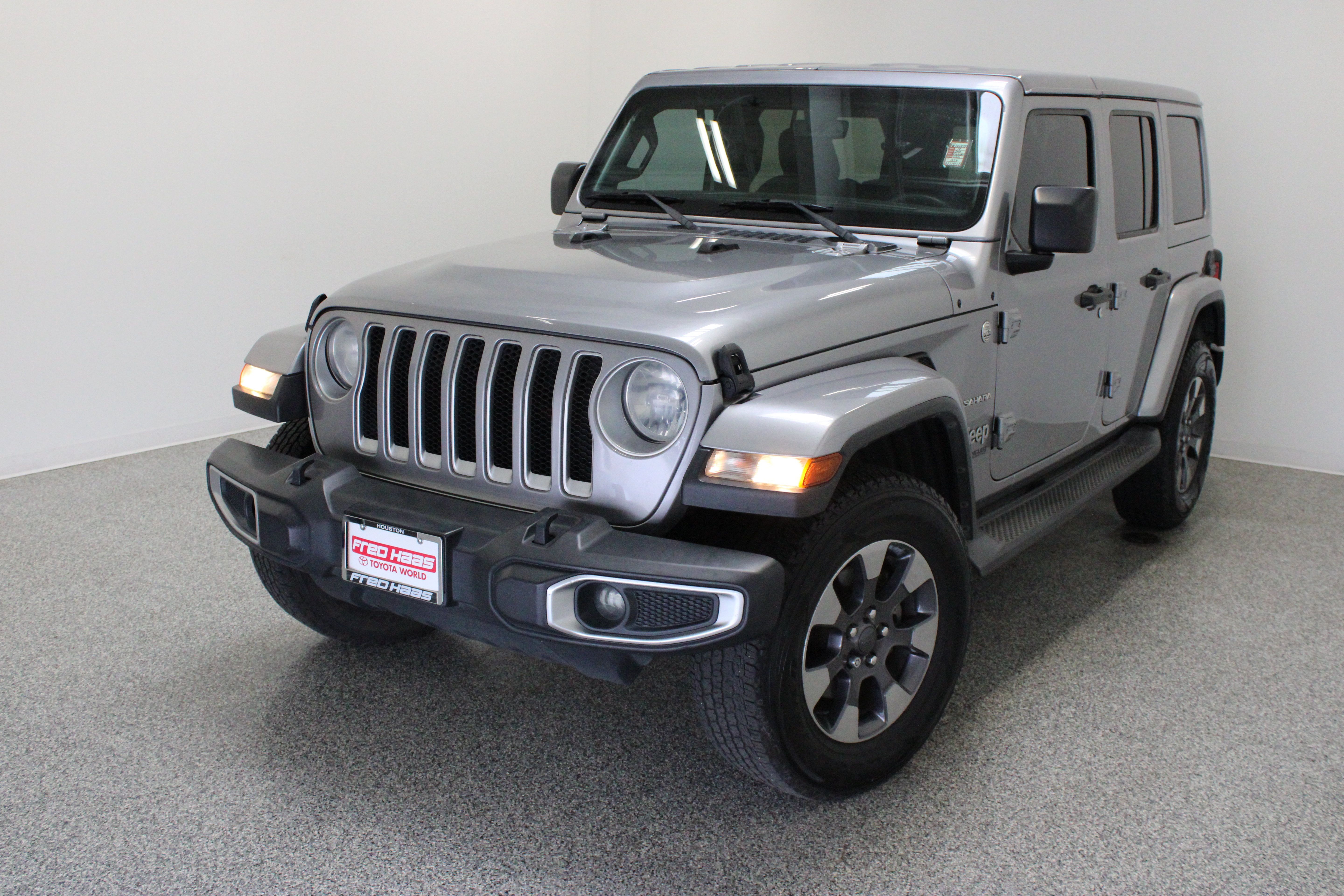 Used 2018 Jeep Wrangler Unlimited Sahara AWD/4WD image 2