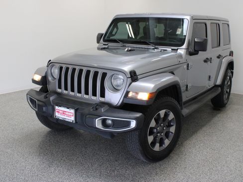 Used 2018 Jeep Wrangler Unlimited Sahara AWD/4WD image 2