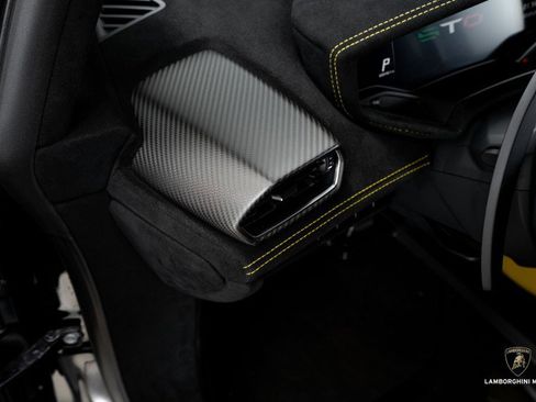 Used 2024 Lamborghini Huracan STO image 38