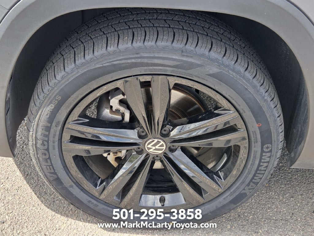 Used 2023 Volkswagen Atlas Cross Sport SEL R-Line AWD/4WD image 16