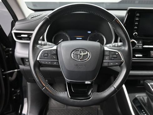 Used 2020 Toyota Highlander XLE AWD/4WD image 20