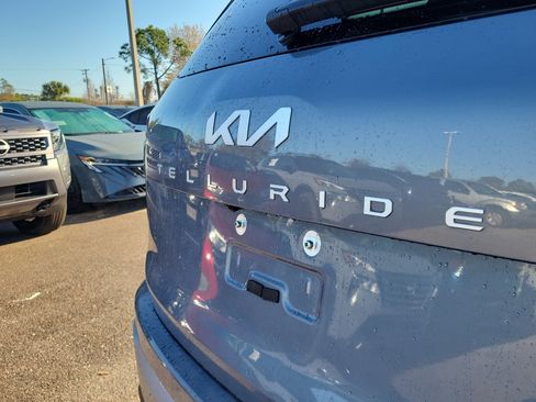 Used 2024 Kia Telluride S image 6