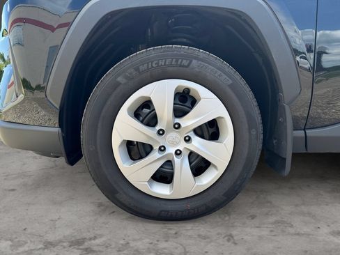 Certified 2025 Toyota RAV4 LE AWD/4WD image 9