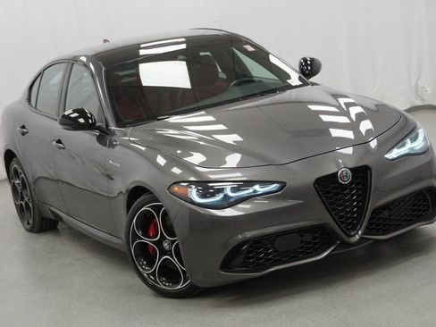 Used 2024 Alfa Romeo Giulia Veloce image 8