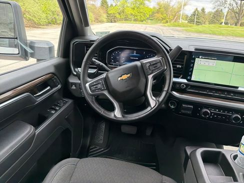 Used 2025 Chevrolet Silverado 2500 LT w/ Convenience Package AWD/4WD image 24
