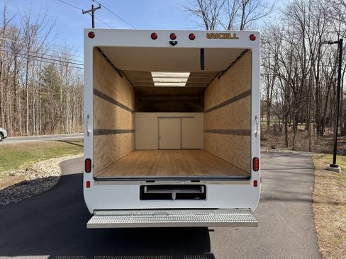 New 2025 GMC Savana 3500 Extended w/ Power Convenience Package image 16