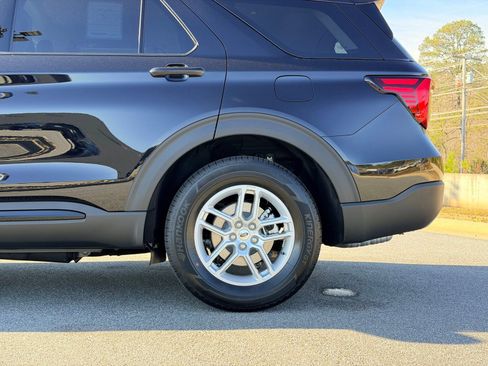 New 2026 Ford Explorer Active w/ Active Comfort Package image 6