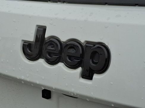 Used 2019 Jeep Grand Cherokee Altitude image 30