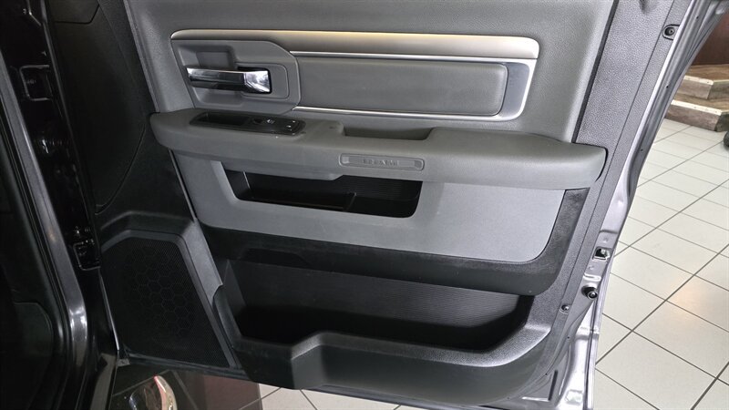 Used 2017 RAM 1500 Classic SLT AWD/4WD image 25