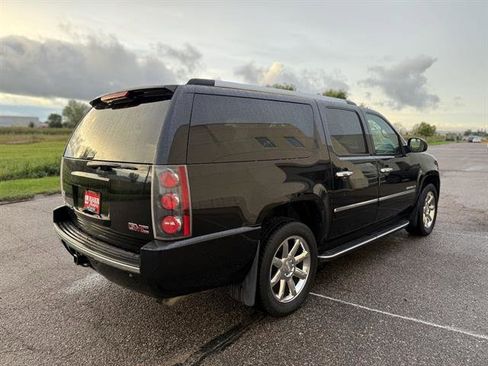 Used 2009 GMC Yukon XL Denali image 4