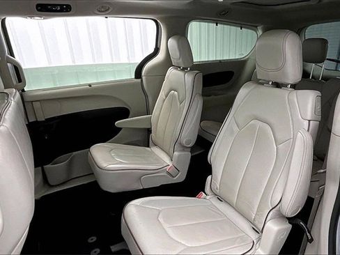 Used 2020 Chrysler Pacifica Limited image 20