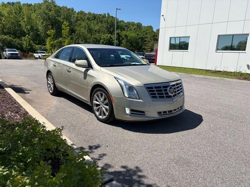 Used 2013 Cadillac XTS Luxury w/ Driver Awareness Package FWD image 4