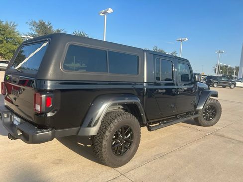 Used 2023 Jeep Gladiator Sport AWD/4WD image 5