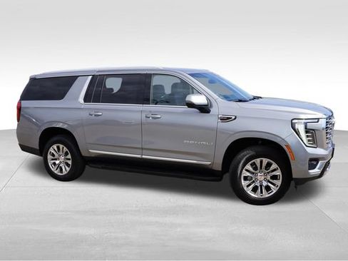 Used 2025 GMC Yukon XL Denali AWD/4WD image 2
