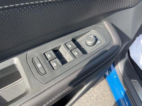 Certified 2025 Volkswagen Atlas Cross Sport SEL R-Line image 17