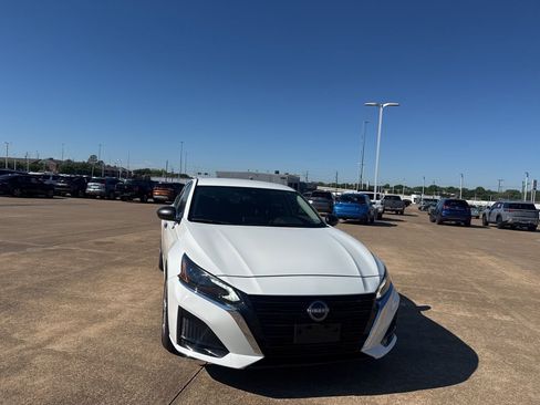 Certified 2025 Nissan Altima 2.5 S image 3