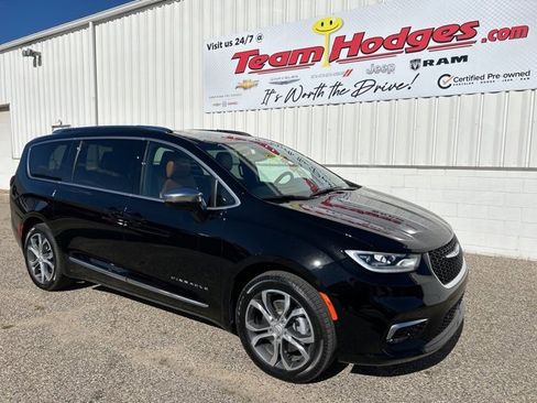 Used 2026 Chrysler Pacifica Pinnacle image 4