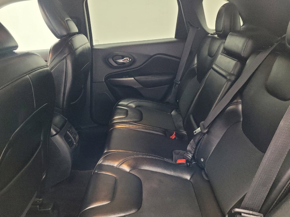 Used 2019 Jeep Cherokee Latitude Plus FWD image 18
