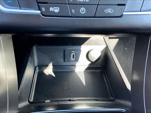 Used 2017 Ford Fusion SE w/ Equipment Group 201A image 33