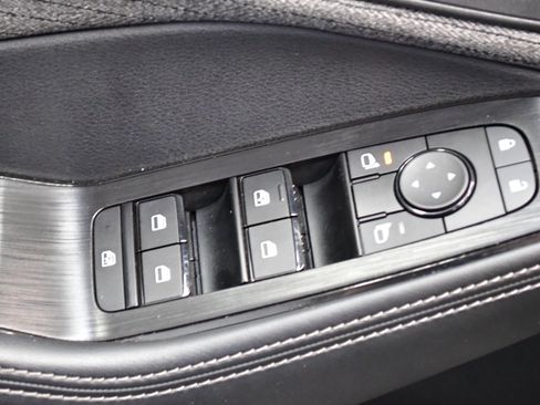 Used 2023 Nissan Rogue SV AWD/4WD image 16