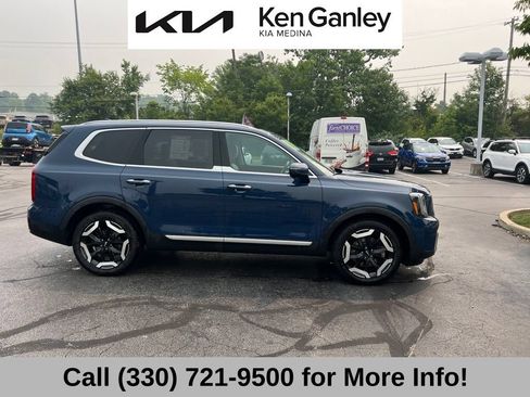 Certified 2024 Kia Telluride S w/ S Sunroof Package AWD/4WD image 8
