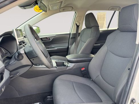 Used 2023 Toyota RAV4 LE FWD image 9