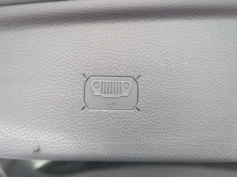 Used 2022 Jeep Compass Trailhawk w/ Trailhawk Elite Group image 17