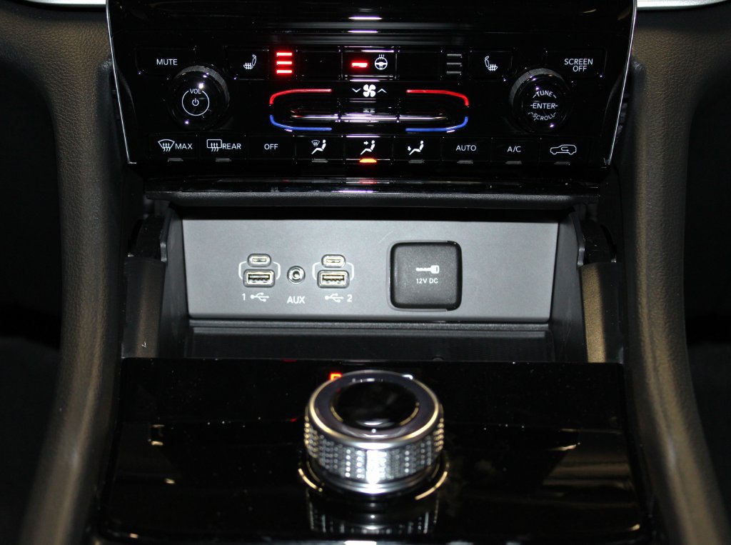 New 2025 Jeep Grand Cherokee Laredo w/ Luxury Tech Group I AWD/4WD image 20