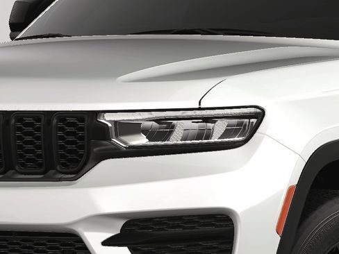 New 2025 Jeep Grand Cherokee Altitude image 13