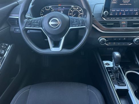 Used 2023 Nissan Altima 2.5 SV FWD image 14
