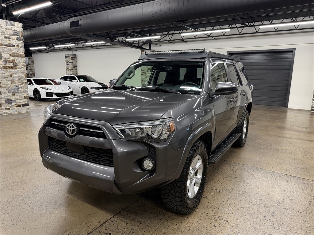 Used 2020 Toyota 4Runner SR5 AWD/4WD image 3