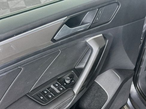 Used 2022 Volkswagen Tiguan SE R-Line FWD image 15