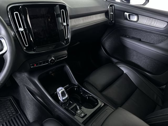 Used 2023 Volvo XC40 B5 Plus AWD/4WD image 36