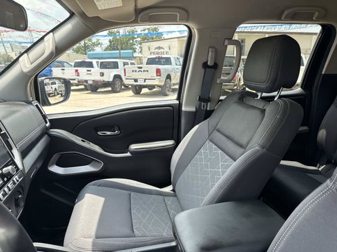 Used 2025 Nissan Frontier SV AWD/4WD image 15