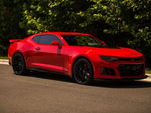 Used 2017 Chevrolet Camaro ZL1 RWD image 11
