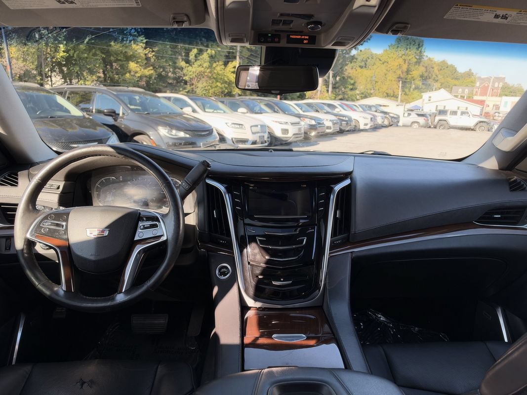 Used 2019 Cadillac Escalade Luxury AWD/4WD image 20