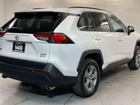 Used 2025 Toyota RAV4 XLE AWD/4WD image 5