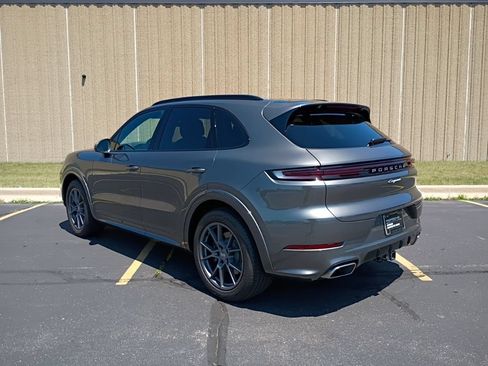 Certified 2026 Porsche Cayenne AWD/4WD image 3