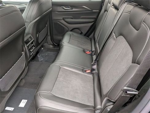 New 2025 Jeep Grand Cherokee Altitude image 26