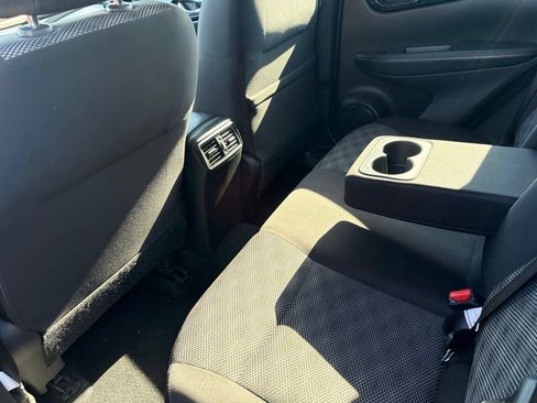 Used 2017 Nissan Rogue Sport SV FWD image 12
