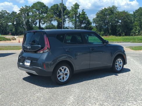 Used 2025 Kia Soul LX w/ LX Technology Package FWD image 7