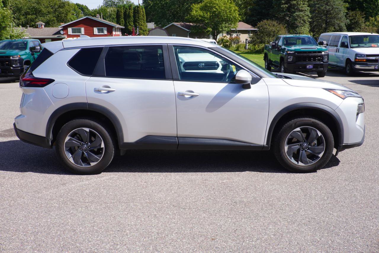 Used 2024 Nissan Rogue SV w/ SV Premium Package AWD/4WD image 6