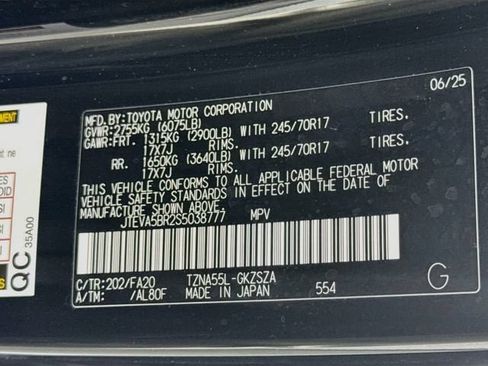 Certified 2025 Toyota 4Runner SR5 AWD/4WD image 32