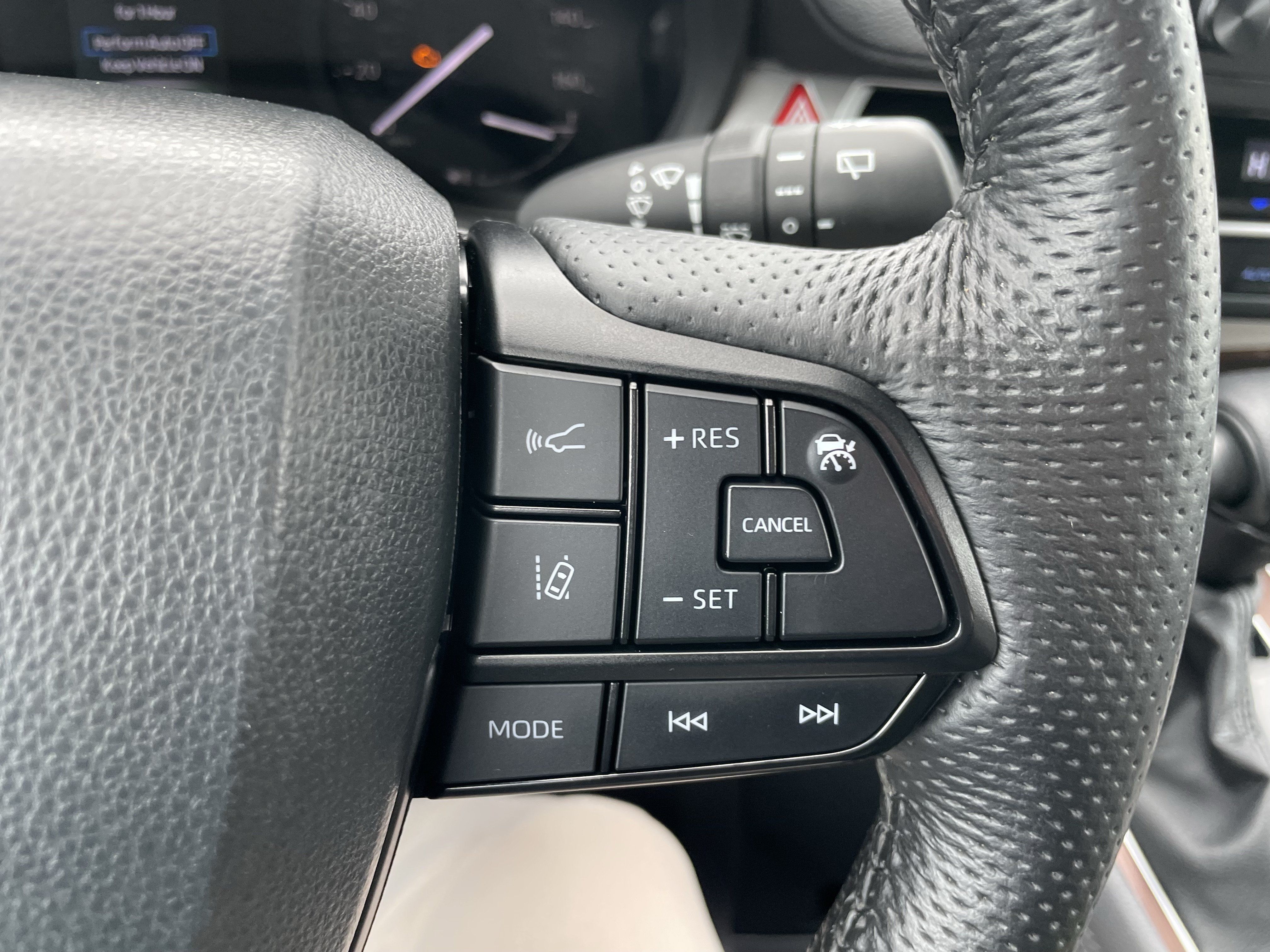 Used 2023 Toyota Sienna LE AWD/4WD image 13