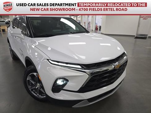 Used 2025 Chevrolet Blazer LT FWD image 1