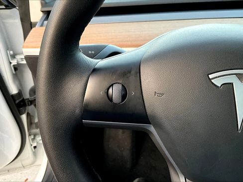 Used 2021 Tesla Model 3 Standard Range Plus image 21