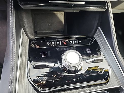 Used 2024 Jeep Wagoneer L Series III w/ Flexible Seating Group image 24