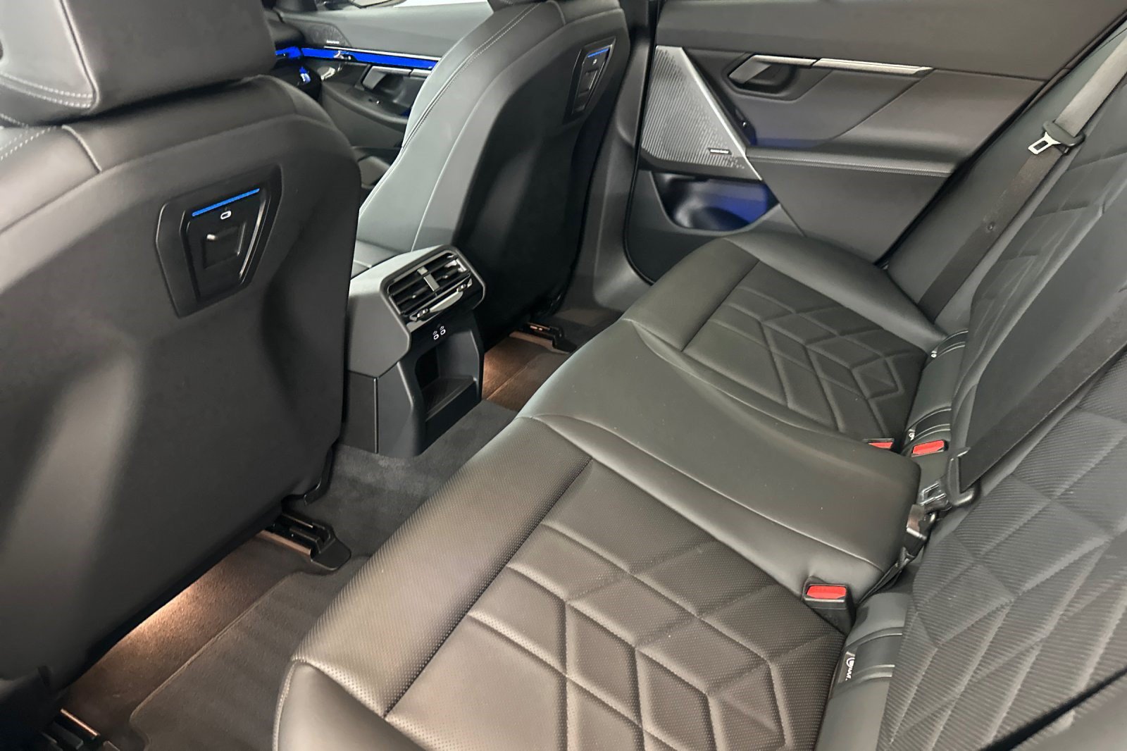 Used 2024 BMW i5 eDrive40i w/ Executive Package RWD image 30