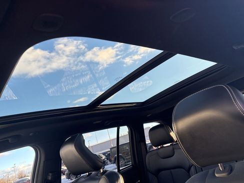 Used 2023 Jeep Grand Cherokee Overland w/ Luxury Tech Group IV image 28