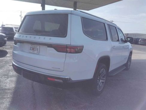 Used 2024 Jeep Wagoneer L Series II RWD image 4
